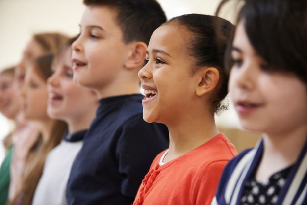A group of primary aged children singing